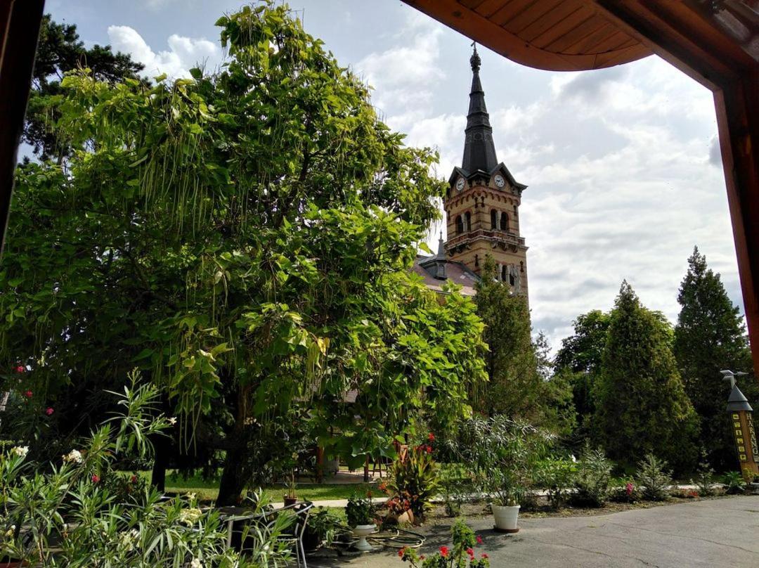 Bed and Breakfast Harang Panzio Дьомаэндрёд Экстерьер фото